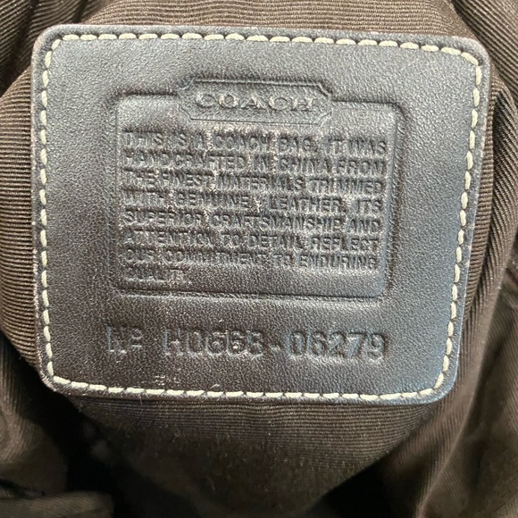 Authentic Signature Coach Canvas Handbag - Picture 7 of 9